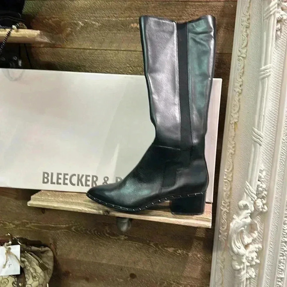 Bleecker & Bond Boots size 8, medium - Picture 2 of 9